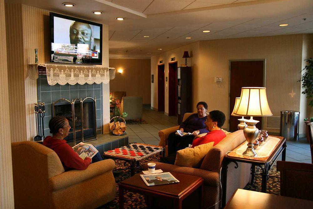 Hotel Hampton Elizabeth 3*
