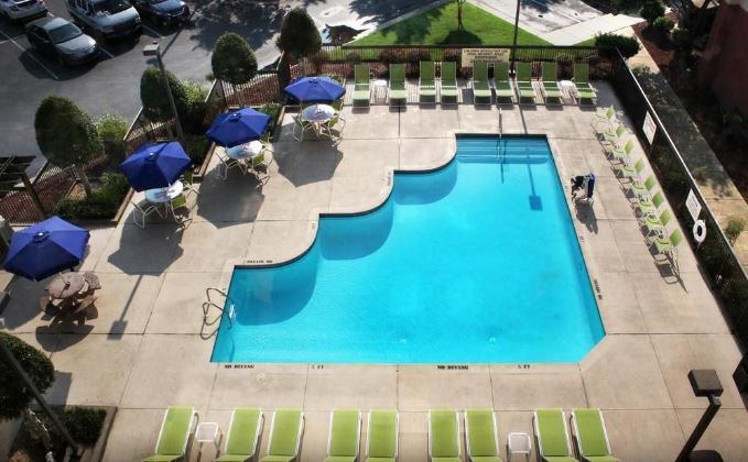 Hotel Hampton Elizabeth 3*